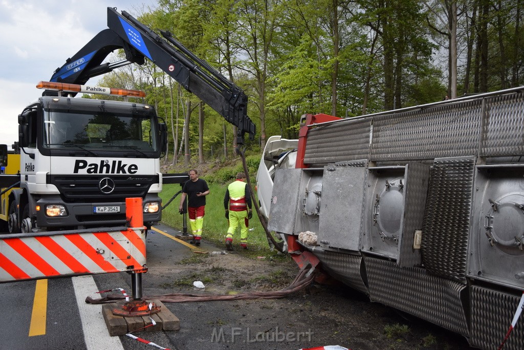 VU Gefahrgut LKW umgestuerzt A 4 Rich Koeln Hoehe AS Gummersbach P384.JPG - Miklos Laubert